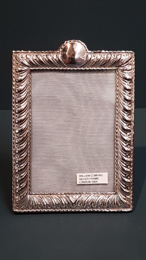 Fine Quality Edwardian Silver Photo Frame by William Comyns