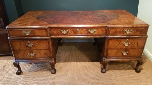 Fine Quality Edwardian Walnut Partners Desk