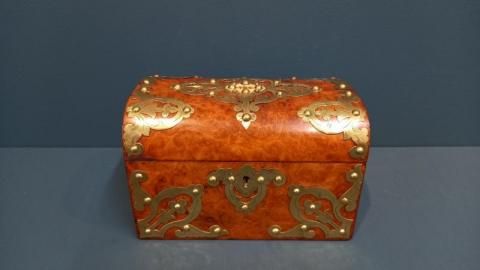Mid Victorian Burr Walnut Domed Top Tea Caddy