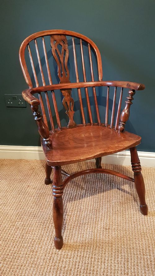 Early Victorian Yew Wood Windsor Chair