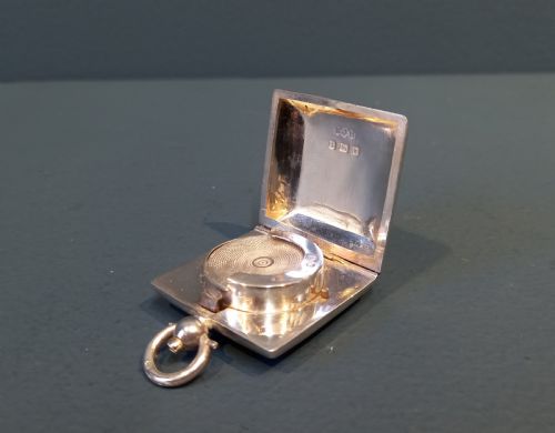 Immaculate Edwardian Period Silver Sovereign Case