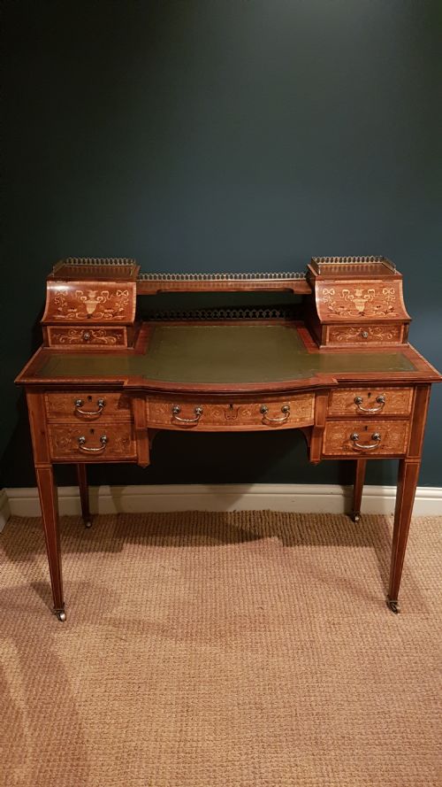 Fine Quality Victorian Rosewood Carlton House Desk