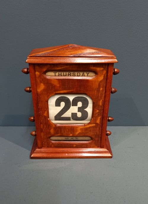 Edwardian Figured Oak Perpetual Desk Calendar