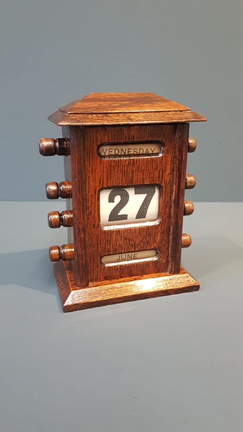 Edwardian Oak Perpetual Desk Calendar