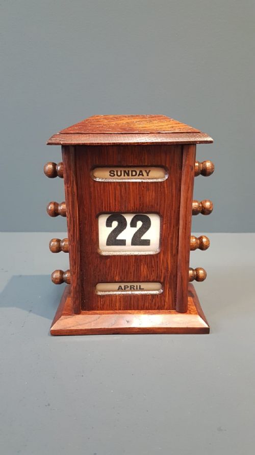 Edwardian Oak Perpetual Desk Calendar