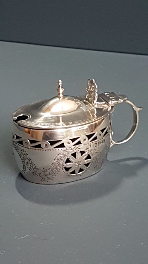 Fine Quality Victorian Chester Silver Mustard Pot