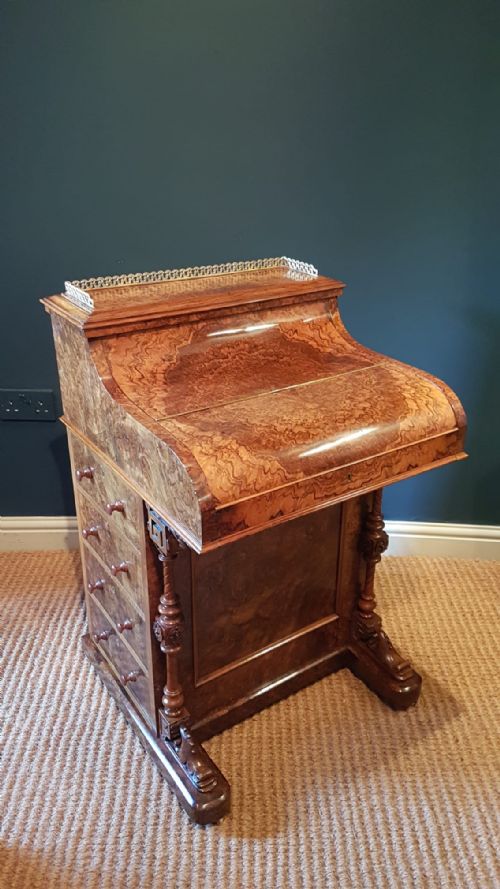 Fine Quality Victorian Burr Walnut Harlequin Davenport