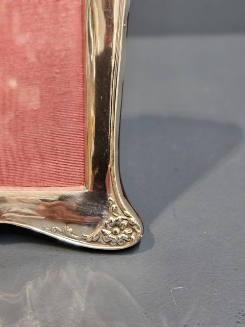 SILVER FLORAL BOARDER PHOTO FRAME - ADDITIONAL PHOTO 2