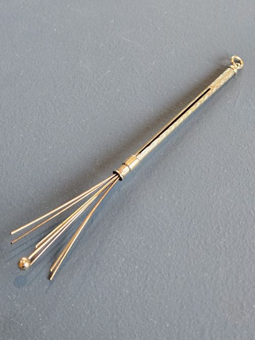 9ct Gold Engine Turned Telescopic Cocktail Stirrer