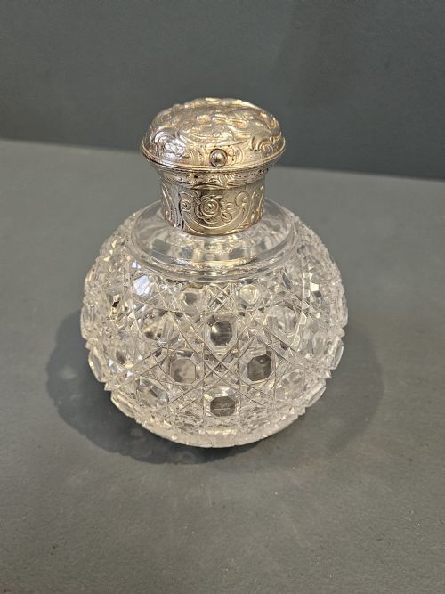 Victorian William Comyns Silver Top Scent Bottle