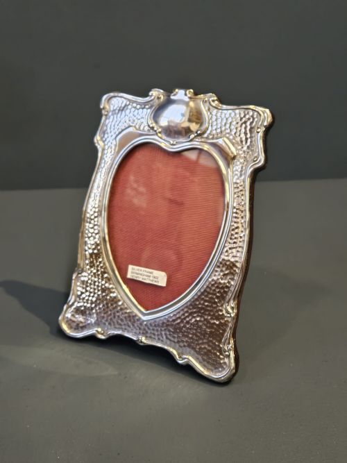 ART NOUVEAU PLANISHED SILVER PHOTO FRAME - ADDITIONAL PHOTO 1