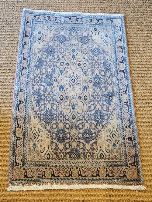 Fine Quality Small Persian Pure Wool Rug