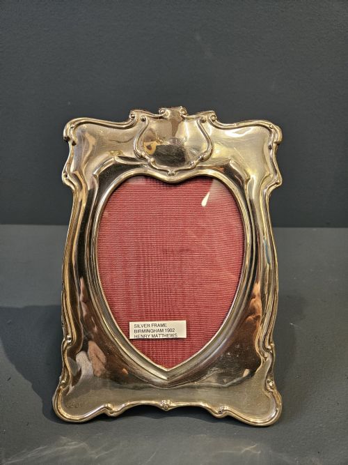 EDWARDIAN ART NOUVEAU HEART SHAPED SILVER PHOTO FRAME - ADDITIONAL PHOTO 3