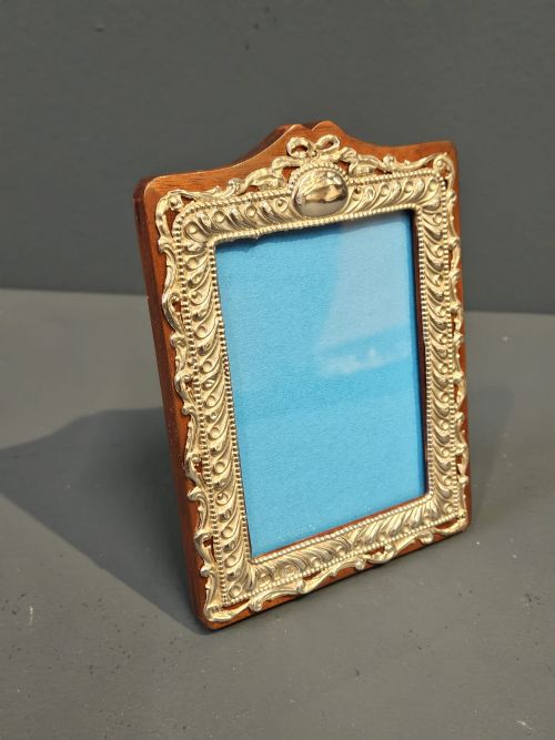 EDWARDIAN EMBOSSED SILVER PHOTO FRAME - ADDITIONAL PHOTO 1