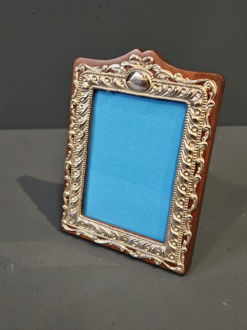 EDWARDIAN EMBOSSED SILVER PHOTO FRAME - ADDITIONAL PHOTO 2