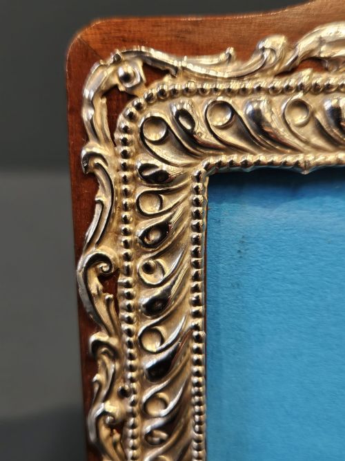 EDWARDIAN EMBOSSED SILVER PHOTO FRAME - ADDITIONAL PHOTO 3