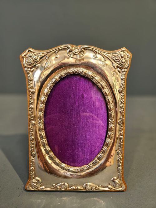 EDWARDIAN EMBOSSED SILVER PHOTO FRAME - ADDITIONAL PHOTO 3