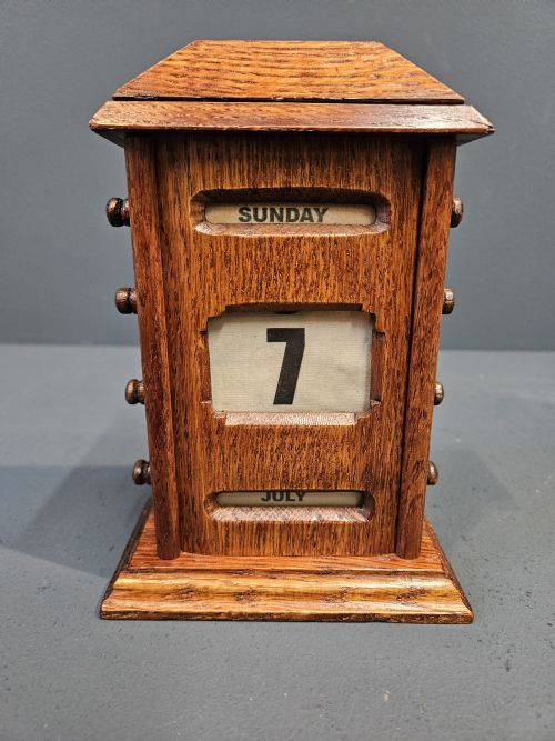 Edwardian Golden Oak Perpetual Desk Calendar