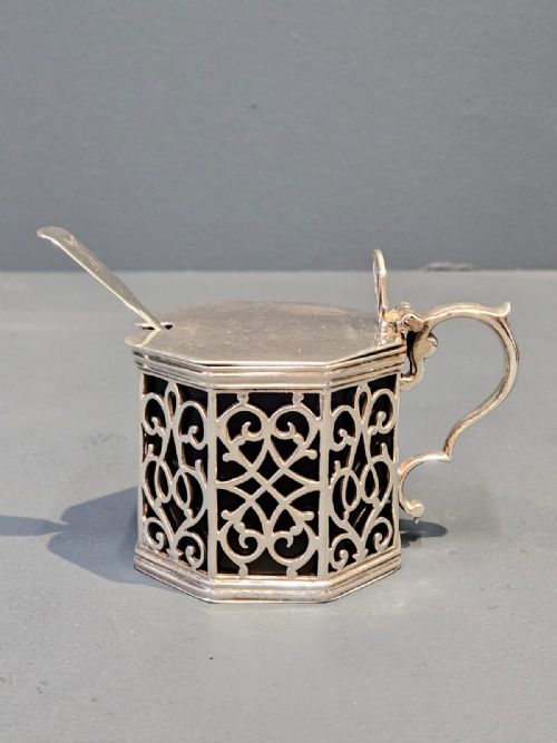 Fine Victorian Silver Mustard Pot by Edward & John Barnard