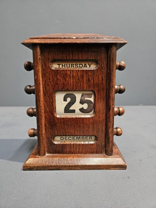 Edwardian Oak Perpetual Desk Calendar