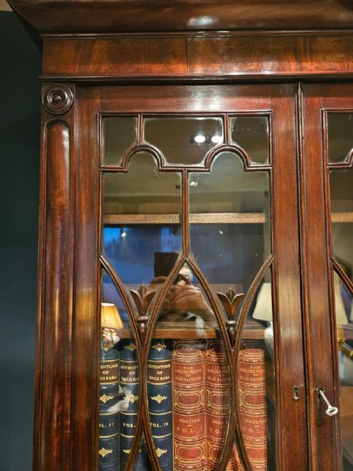 SUPERB QUALITY EARLY VICTORIAN MAHOGANY BOOKCASE ON CABINET - ADDITIONAL PHOTO 3