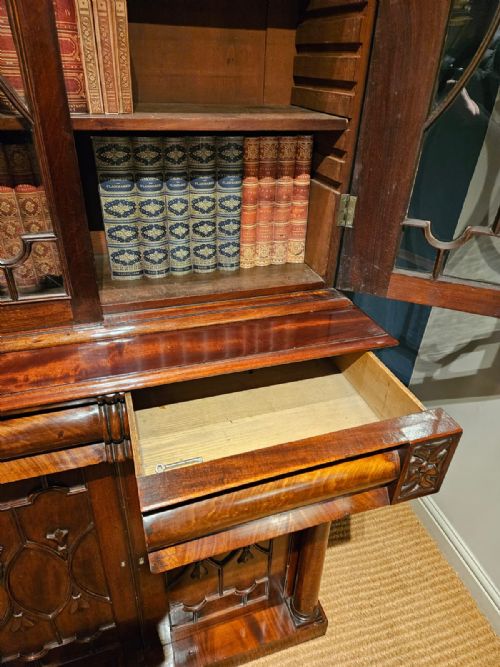 SUPERB QUALITY EARLY VICTORIAN MAHOGANY BOOKCASE ON CABINET - ADDITIONAL PHOTO 4