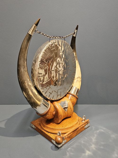 LARGE VICTORIAN OAK AND SILVER PLATE COW HORN DINNER GONG - ADDITIONAL PHOTO 3