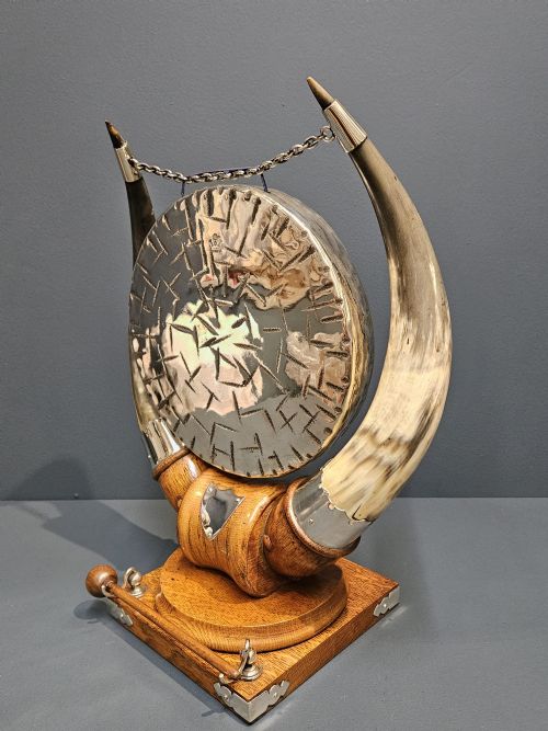 LARGE VICTORIAN OAK AND SILVER PLATE COW HORN DINNER GONG - ADDITIONAL PHOTO 6
