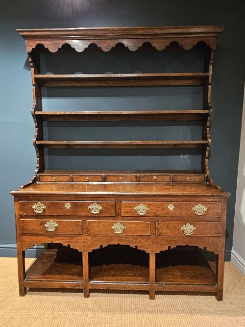 Superb George II Oak Dresser and Rack