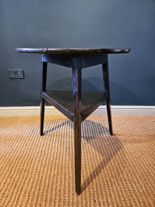 GEORGE III WELSH OAK CRICKET TABLE - ADDITIONAL PHOTO 2