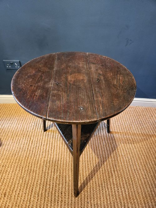 GEORGE III WELSH OAK CRICKET TABLE - ADDITIONAL PHOTO 3