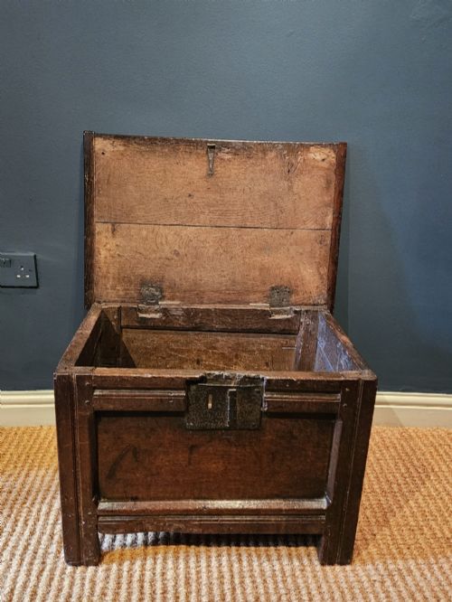 CHARLES I PERIOD OAK SINGLE PANEL COFFER - ADDITIONAL PHOTO 3