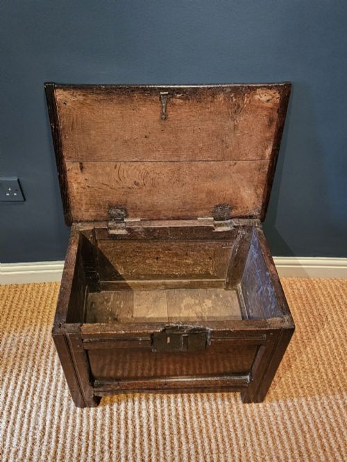 CHARLES I PERIOD OAK SINGLE PANEL COFFER - ADDITIONAL PHOTO 4