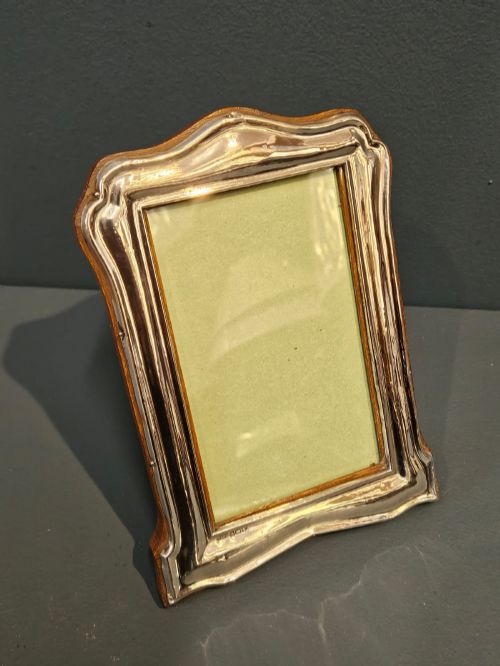 SILVER PHOTO FRAME WITH EMBOSSED DECORATION - ADDITIONAL PHOTO 1