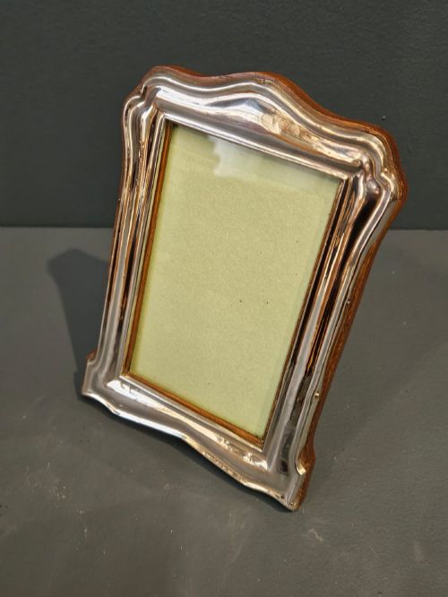 SILVER PHOTO FRAME WITH EMBOSSED DECORATION - ADDITIONAL PHOTO 3