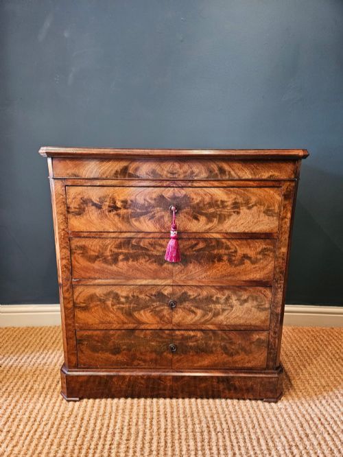 FINE QUALITY VICTORIAN FIGURED MAHOGANY BIEDERMEIER CHEST OF DRAWERS - ADDITIONAL PHOTO 1