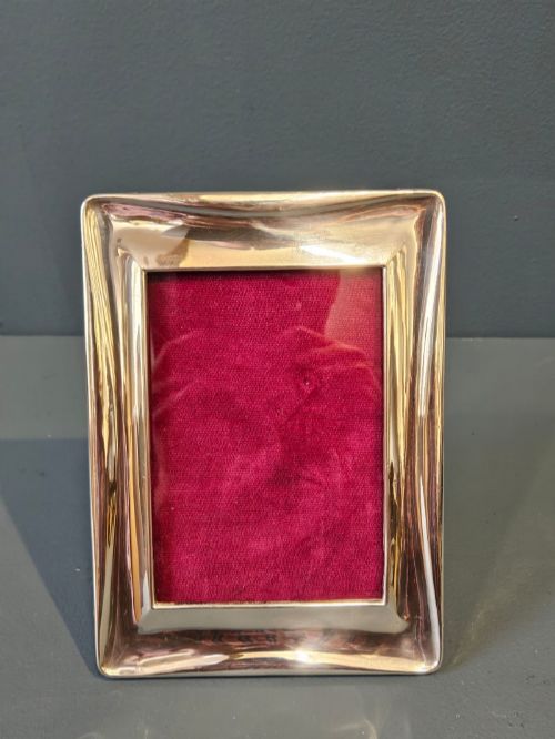 Early George V Silver Cushion Moulded Photo Frame
