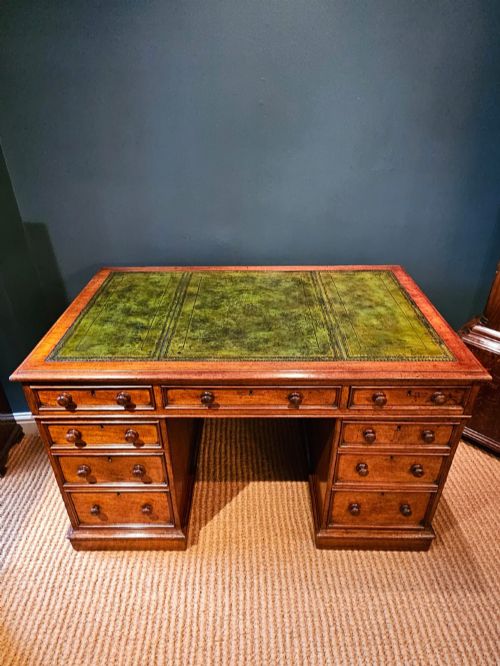 SUPERIOR QUALITY VICTORIAN OAK PEDESTAL DESK - ADDITIONAL PHOTO 1