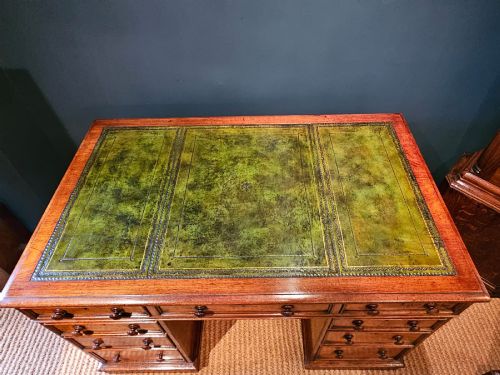 SUPERIOR QUALITY VICTORIAN OAK PEDESTAL DESK - ADDITIONAL PHOTO 3