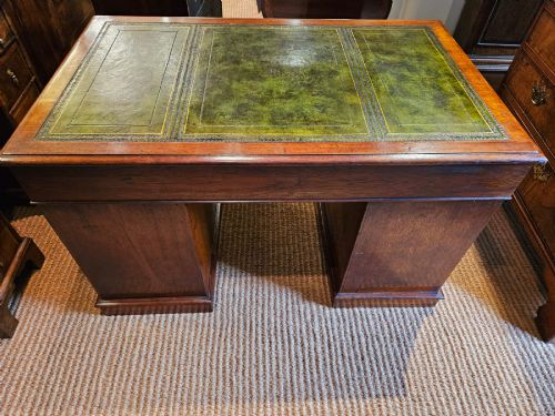 SUPERIOR QUALITY VICTORIAN OAK PEDESTAL DESK - ADDITIONAL PHOTO 7
