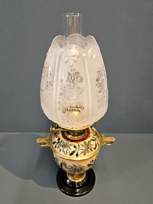 VICTORIAN DOULTON LAMBETH WARE OIL LAMP AND SHADE - ADDITIONAL PHOTO 6