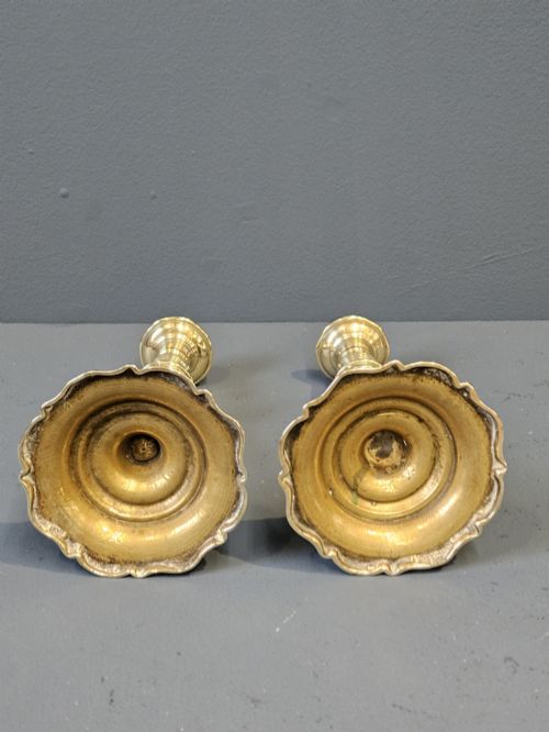 PAIR OF GEORGE III BRASS PETAL BASE CANDLESTICKS - ADDITIONAL PHOTO 5