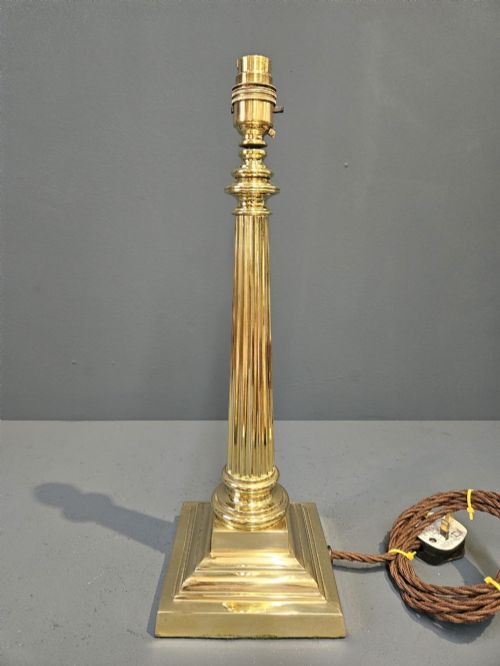 LATE VICTORIAN BRASS REEDED COLUMN TABLE LAMP - ADDITIONAL PHOTO 1