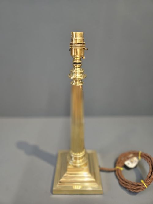 LATE VICTORIAN BRASS REEDED COLUMN TABLE LAMP - ADDITIONAL PHOTO 4