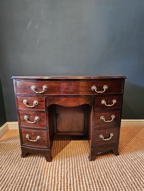 Fine Quality George III Mahogany Secretaire Dressing Chest