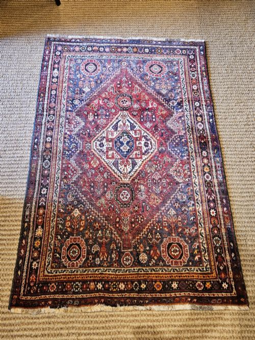 Saroq Rug with Rust Background