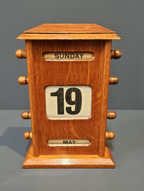 Edwardian Golden Oak Perpetual Desk Calendar