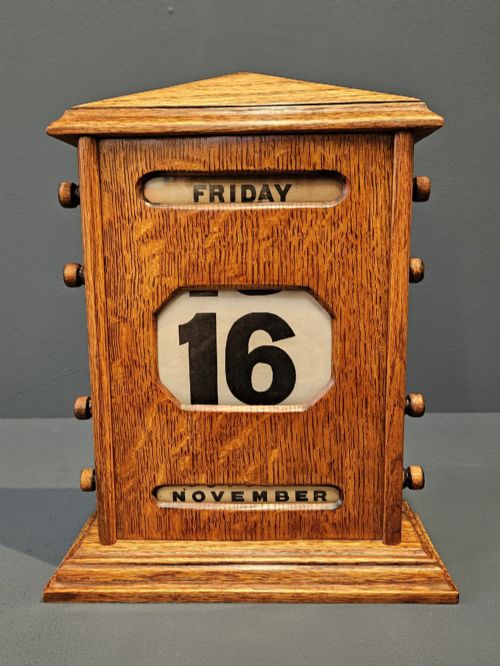 Superb Edwardian Figured Oak Perpetual Desk Calendar