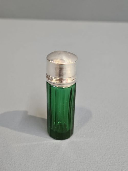 Immaculate Silver Topped Emerald Glass Scent Bottle
