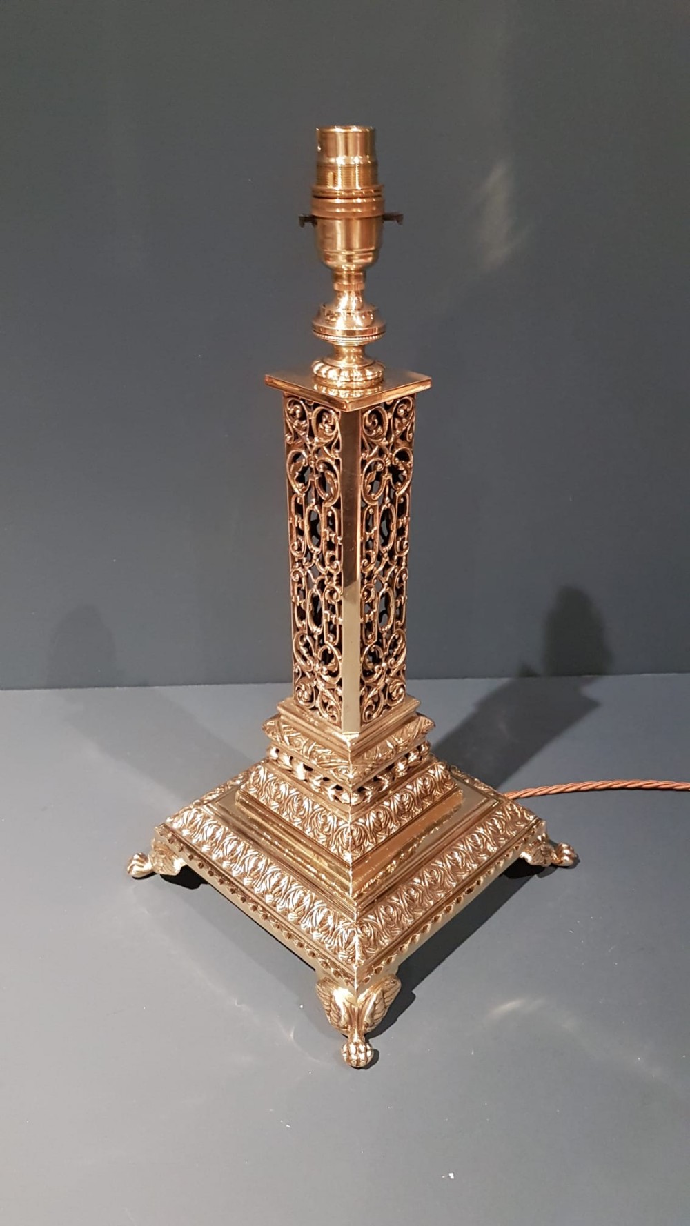 Impressive Late Victorian Cast Brass Table Lamp